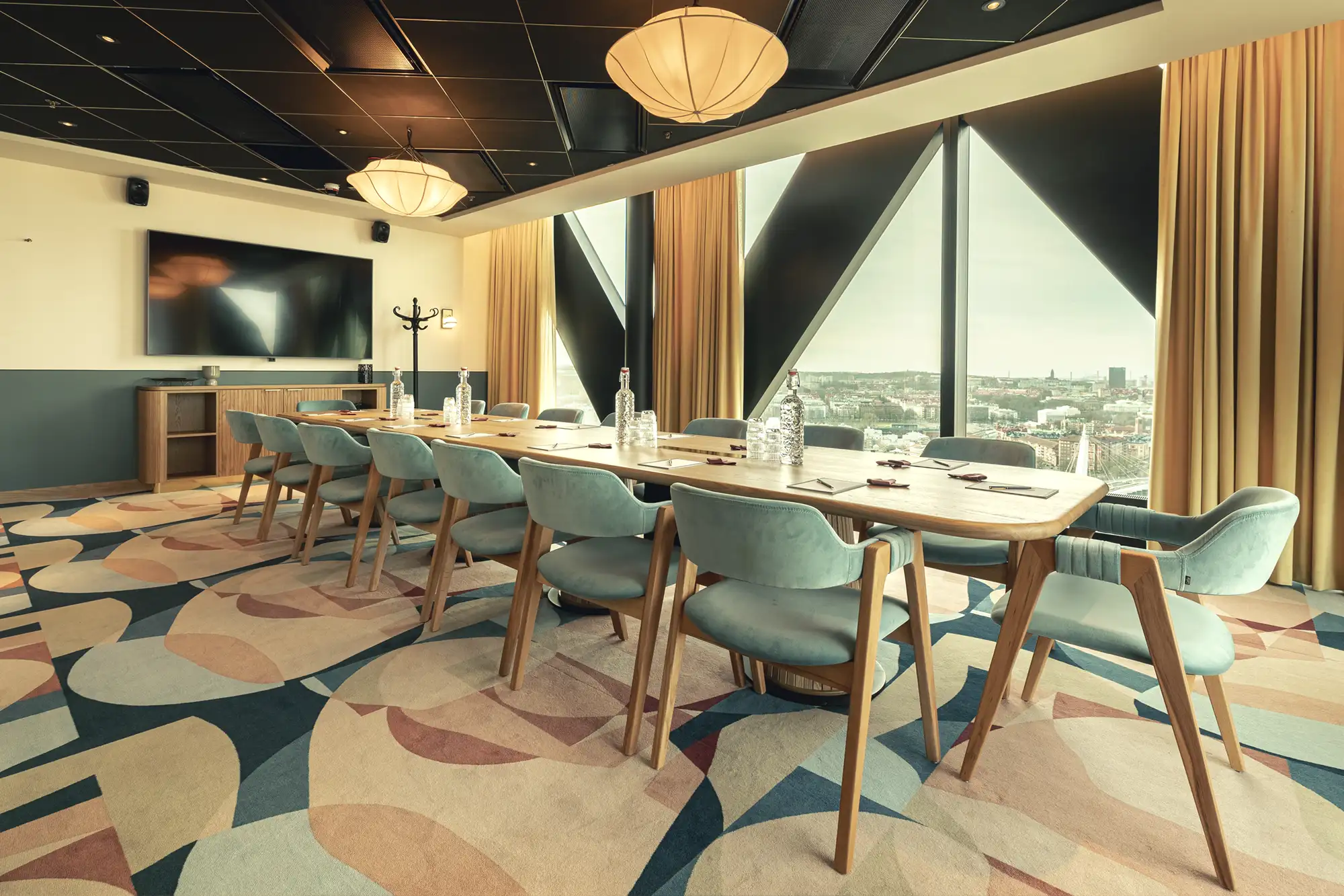 premium-boardroom-halo
